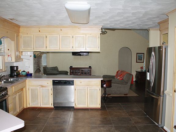 5th image of 302 Shadowlake Dr