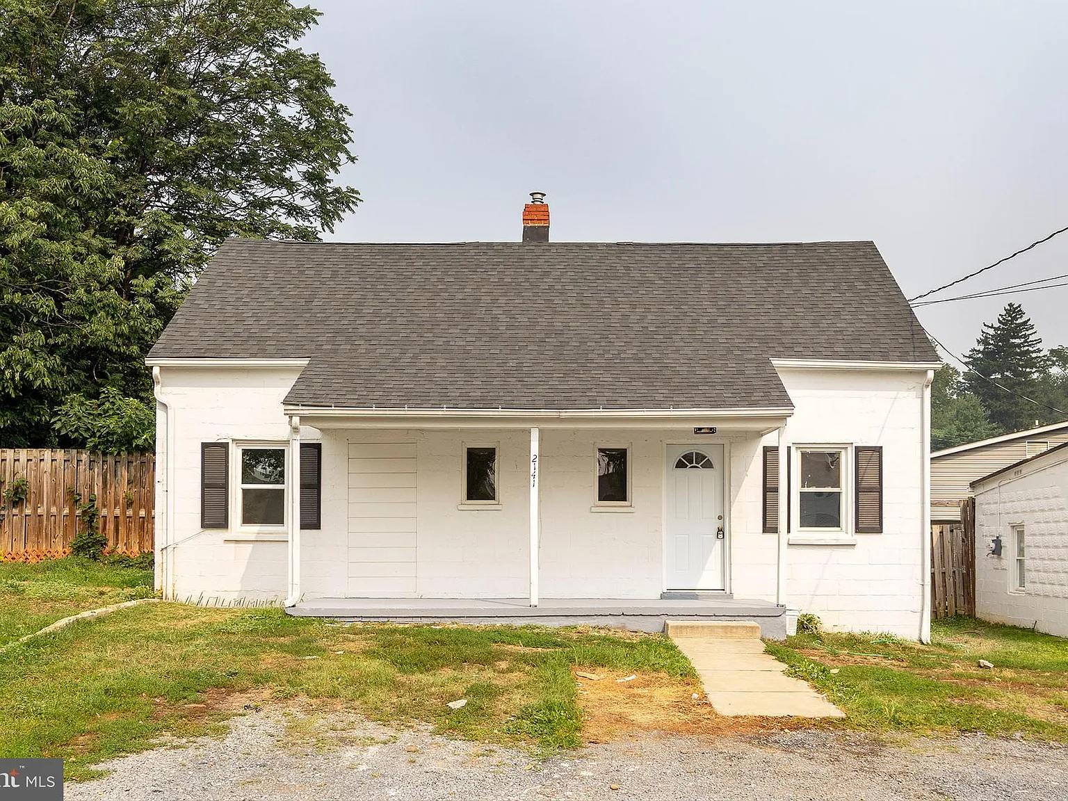 3 bed, 2.0 bath, 1725 sqft, $2,000 — Photo 2