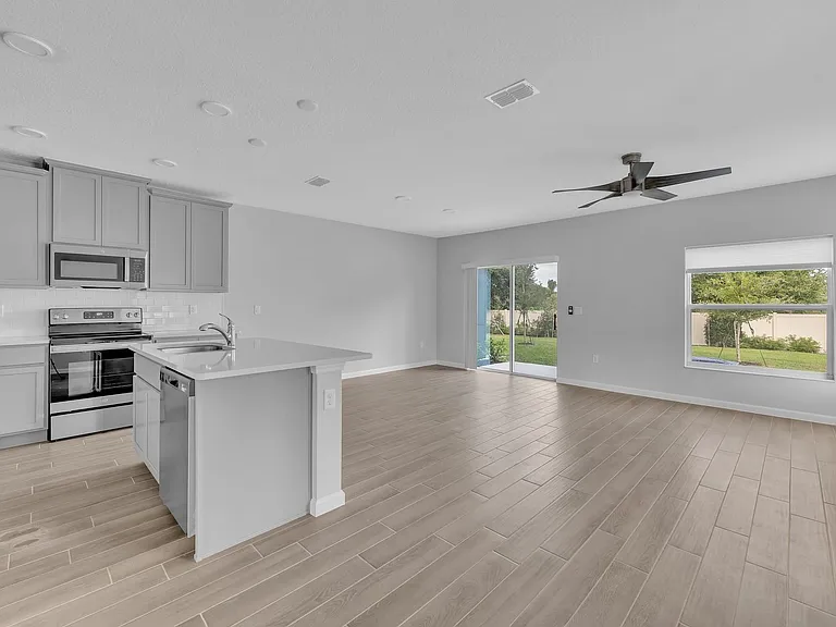 2827 Narcoossee Commons Way — Photo 4