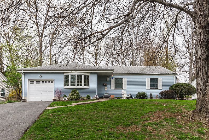 1st image of 51 Ashwood Dr