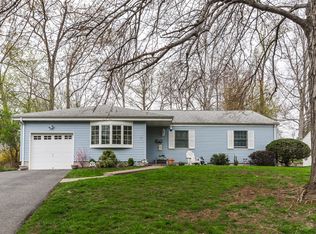 51 Ashwood Dr, Livingston, NJ 07039