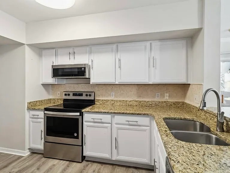 1010 Villagio Cir #108 — Photo 35