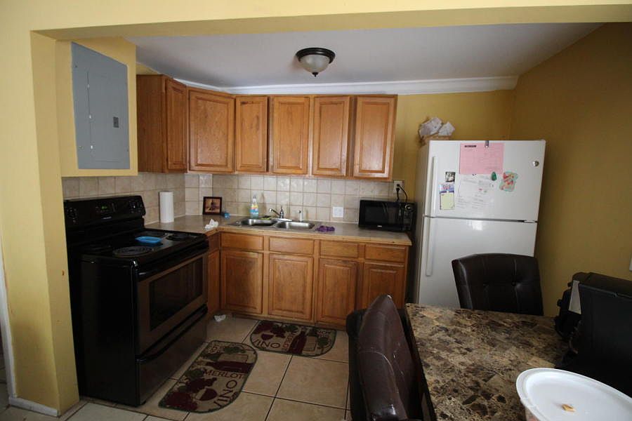 2nd image of 1323 Wellington Street
