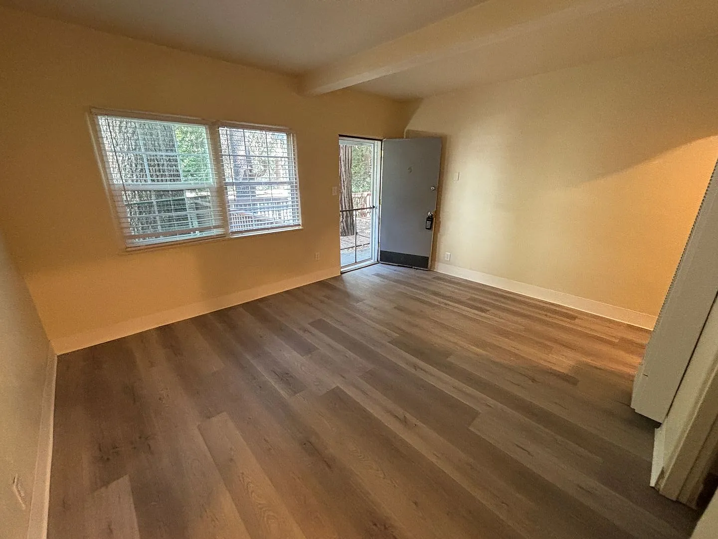 Studio, 1.0 bath, 500 sqft, $1,000 — Photo 4