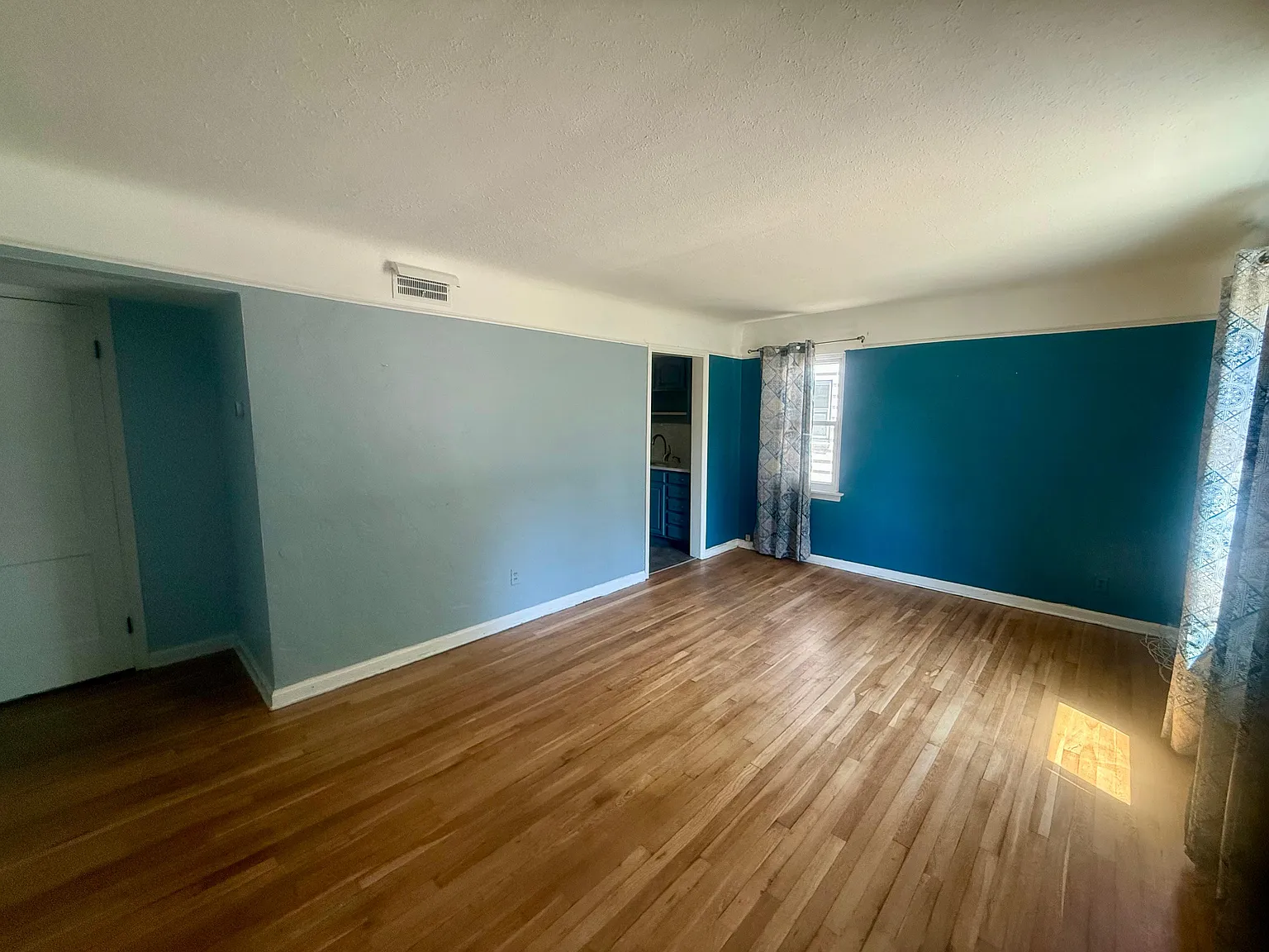 4 bed, 1184 sqft, $1,800 — Photo 4