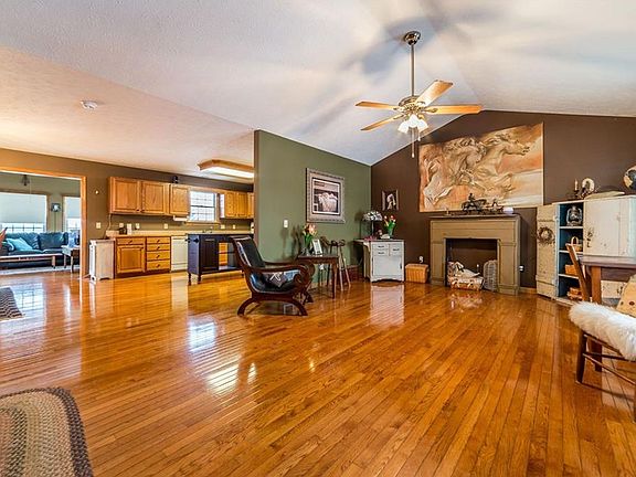 3rd image of 693 Parkside Reserve St