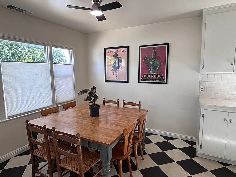 Eat-In-Kitchen/Dining Area