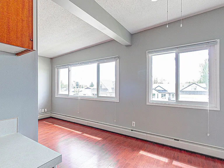 420 51st Ave W #302 — Photo 3