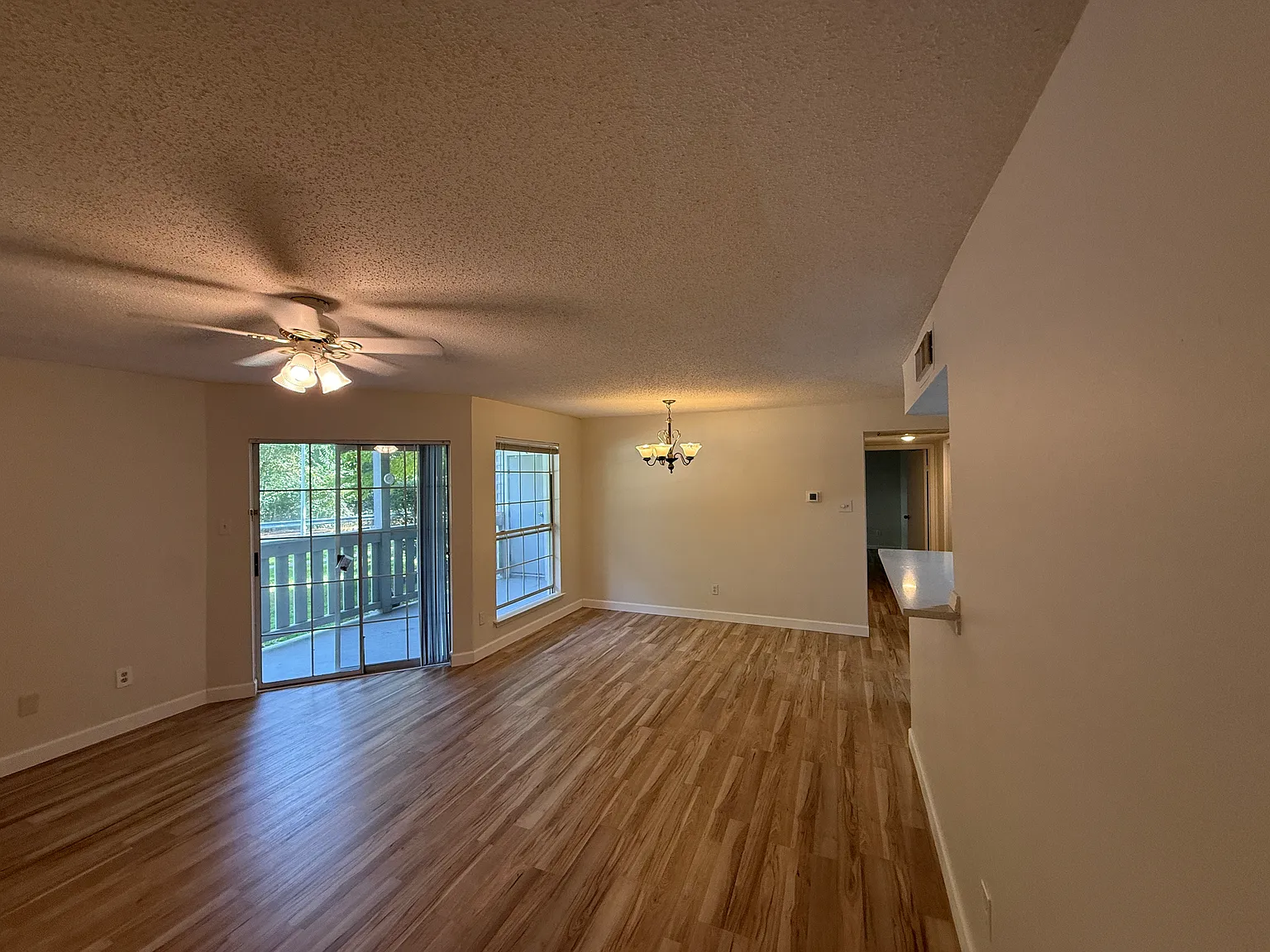 2 bed, 1009 sqft, $2,100 — Photo 4