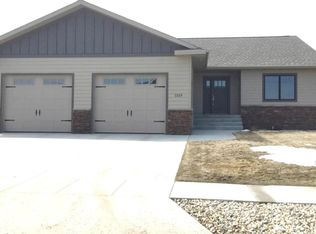 1519 Jefferson Cir NE, Watertown, SD 57201