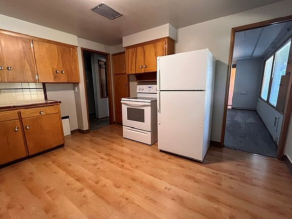 3rd image of 407 Regents Blvd #407