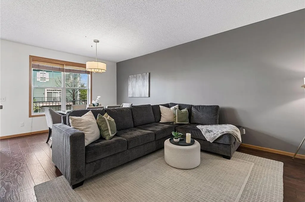 2 bed, 1.5 bath, 1550 sqft, $2,200 — Photo 3