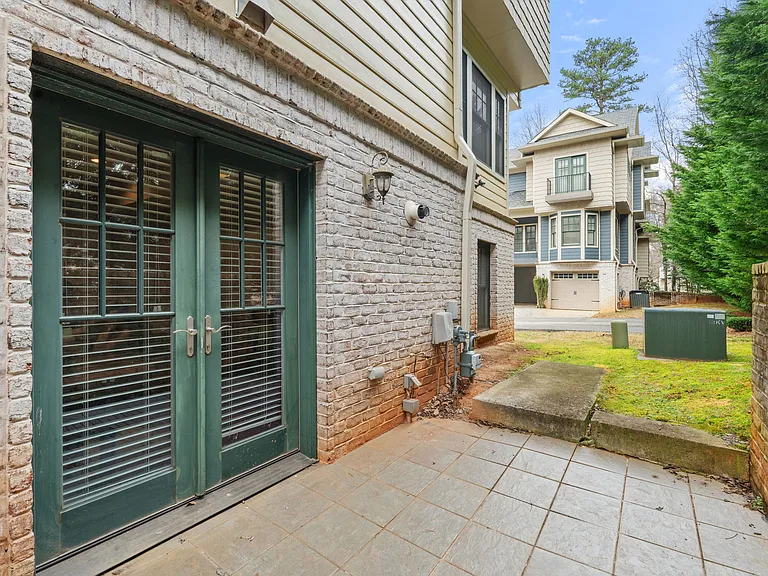 160 Park Pointe Cir #NA — Photo 44