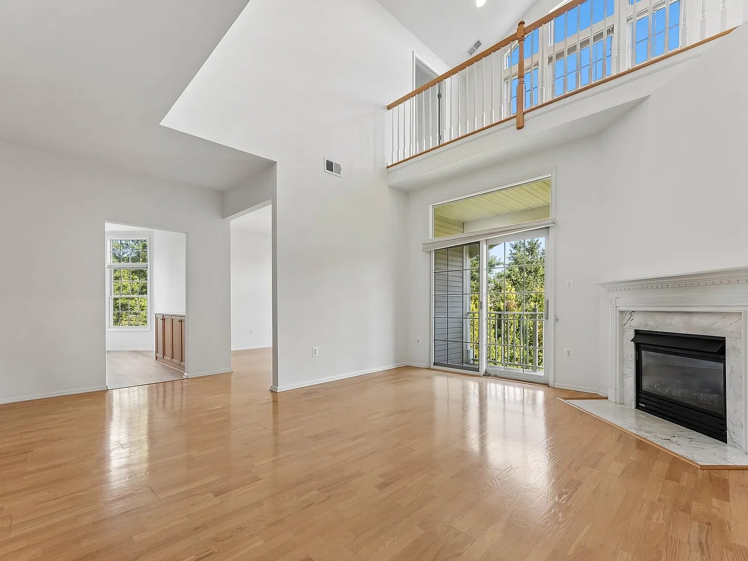2 bed, 2.5 bath, 2203 sqft, $4,300 — Photo 4