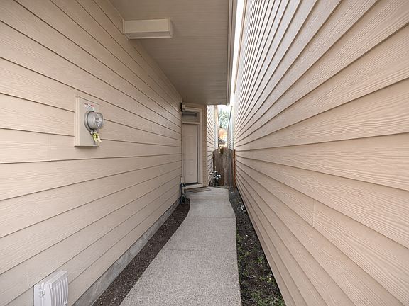 4th image of 13106 NE 25th St