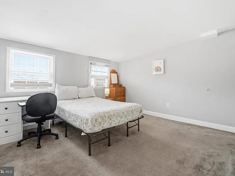 2040 Orleans St — Photo 12
