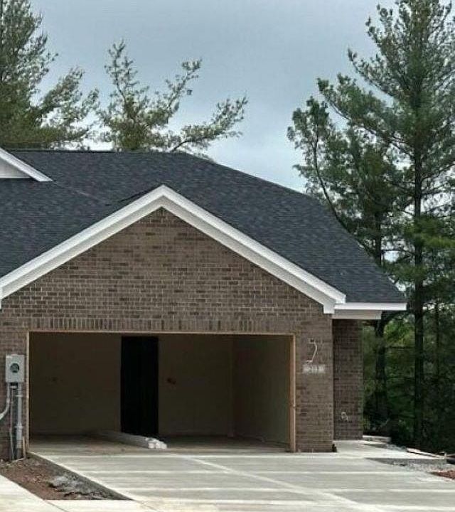 1st image of 319 Breckinridge Cir