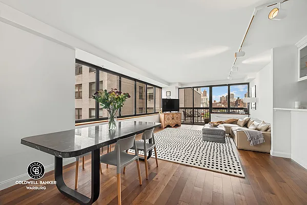 Rented by Coldwell Banker Warburg | media 9