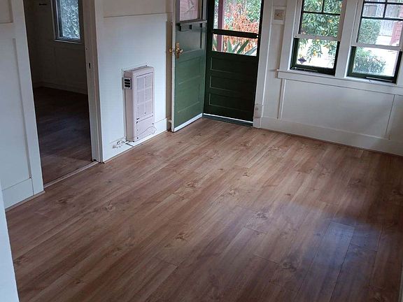 Entrance & Livingroom