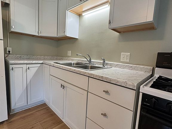 4th image of 524 Hemenway Pl #526