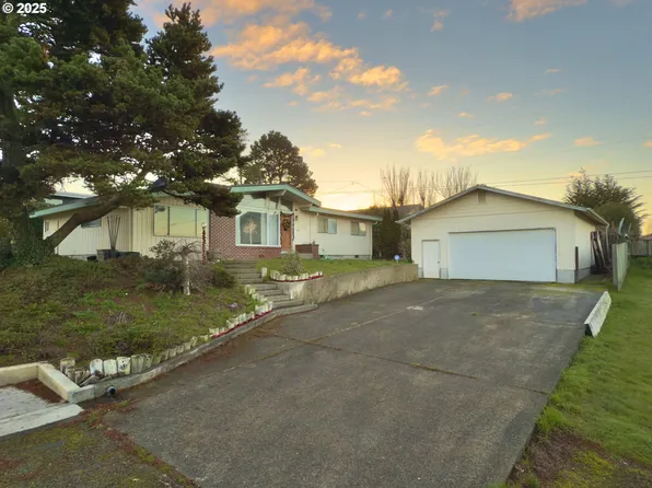 1900 Grant St, North Bend, OR 97459