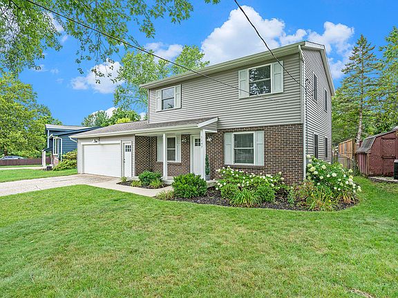 3rd image of 1147 Springwood Dr SE
