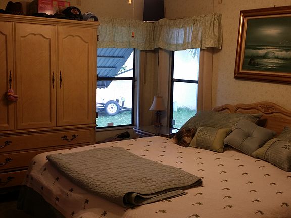 2nd image of 810 Birdie Ln