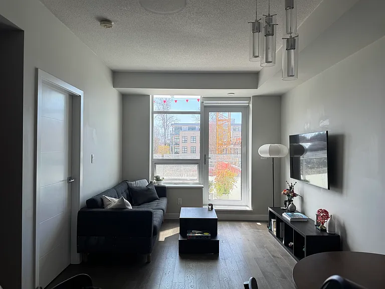 5033 Cambie St #216 — Photo 3