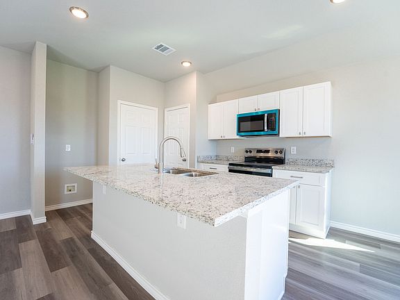 5th image of 1020 Springview Ln