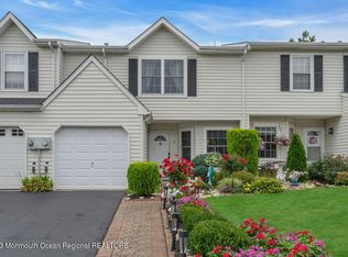 31 Mariners Cv, Freehold, NJ 07728