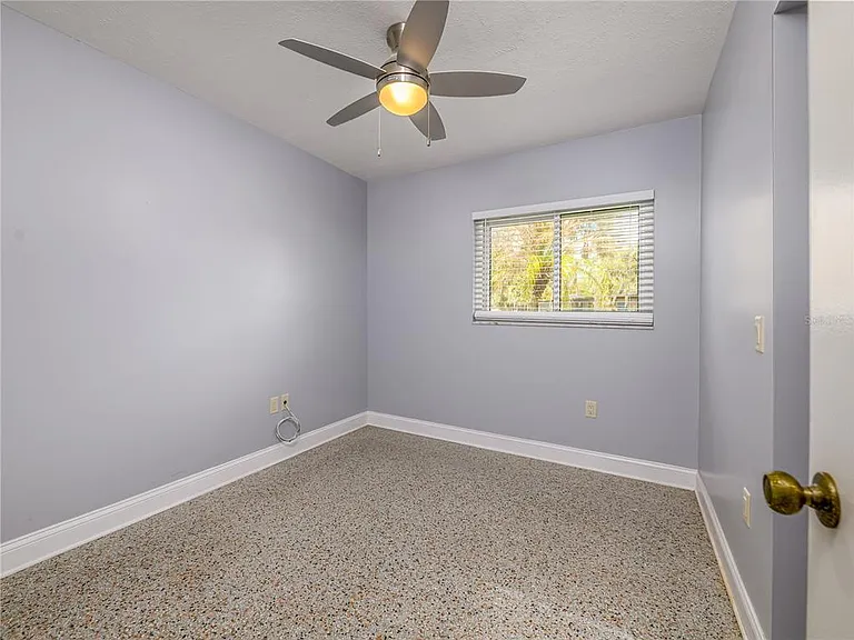 907 Hillside Ter — Photo 25