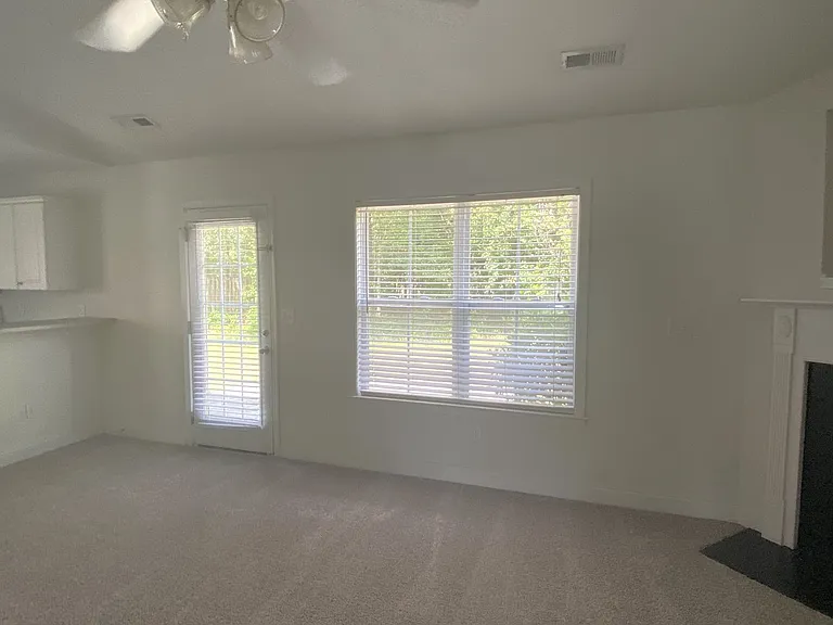 129 S Palm Dr — Photo 5