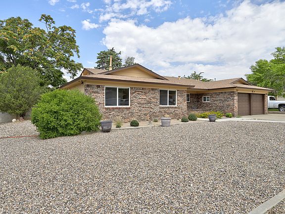 2nd image of 11407 Manitoba Dr NE