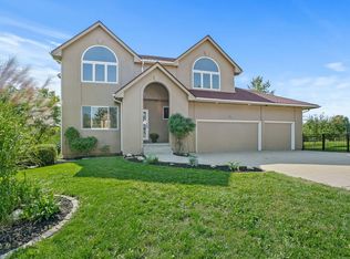 608 58th St, West Des Moines, IA 50266