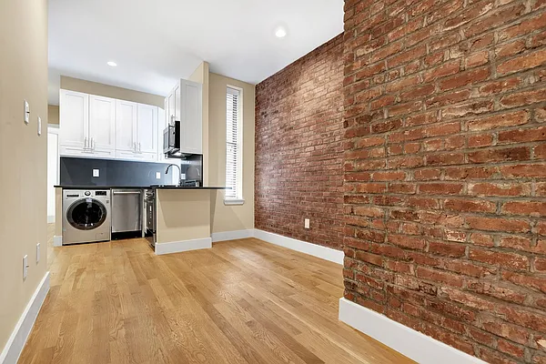 Rented by Cooper & Cooper Real Estate | media 9