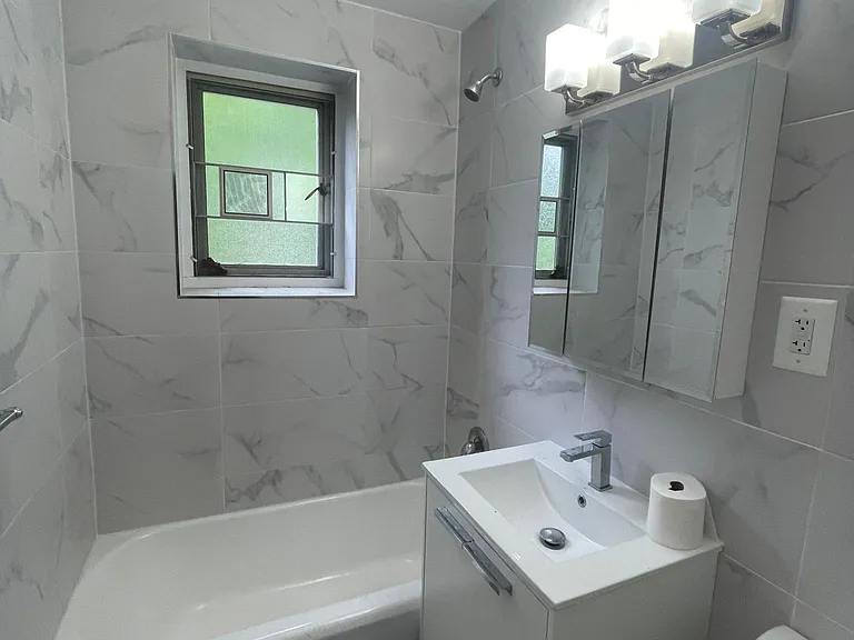 71st Cres — Photo 6