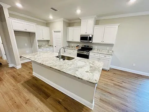 4 bed, 2592 sqft, $3,000 — Photo 4