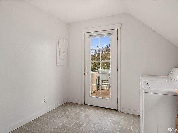 4th image of 2318 Hoyt Ave #2