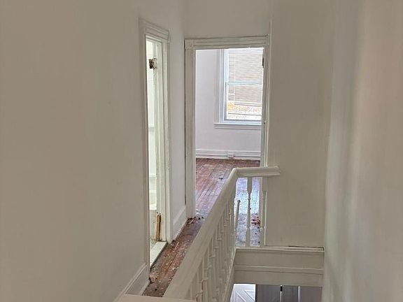 5th image of 1370 Narragansett St
