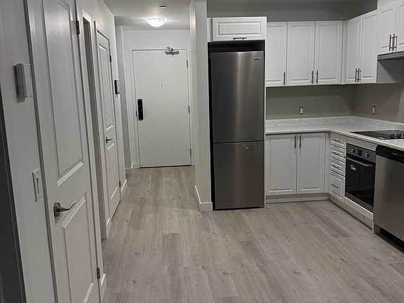 4th image of 461 Green Rd #215