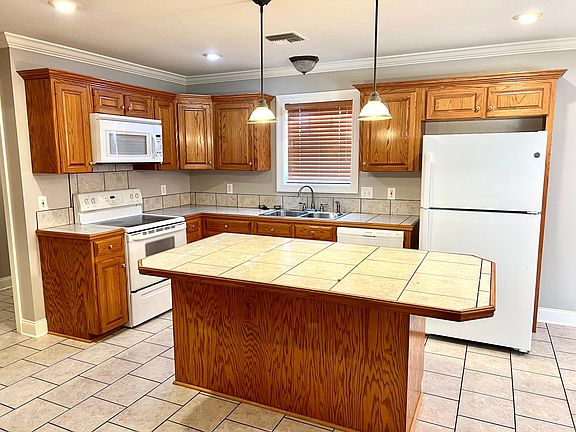 3rd image of 215 Manning Dr