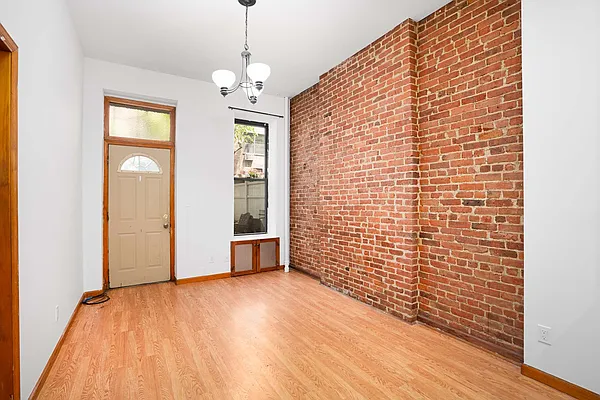 Rented by Waldstar Real Estate LLC | media 22