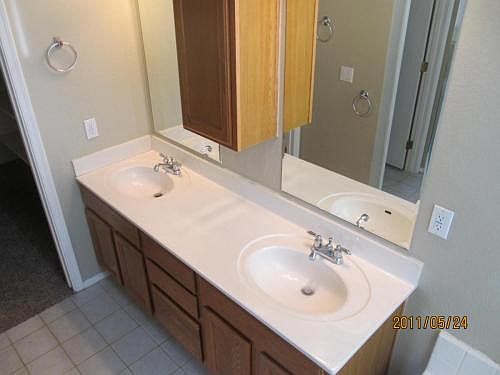5th image of 1410 W Armstrong Way