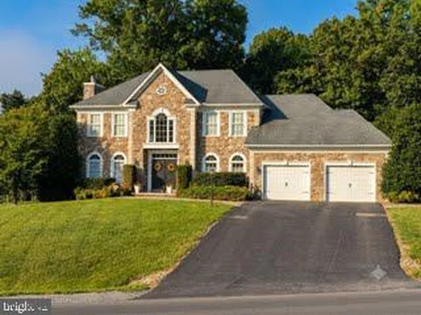17 Rivanna Run, Falling Waters, WV 25419