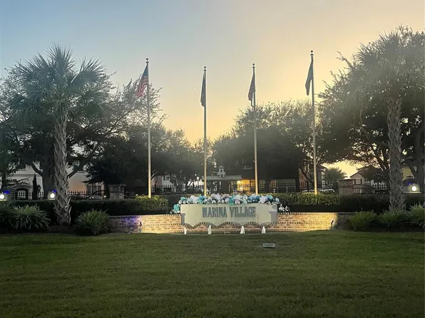 1300 Ketch Ct, League City, TX 77573