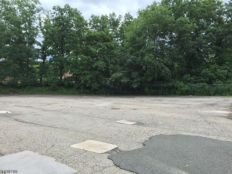 2nd image of 171 Oak Ridge Rd