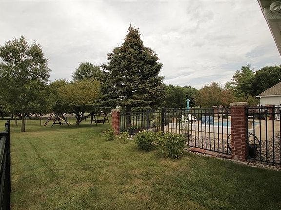 Brand new metal fencing, PLUS additional large yard that is unfenced