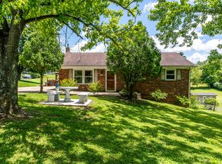 1034 Peacock Rd, Paris, KY 40361