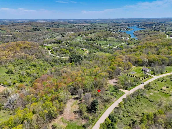 39 Dutch Hollow Rd, La Valle, WI 53941