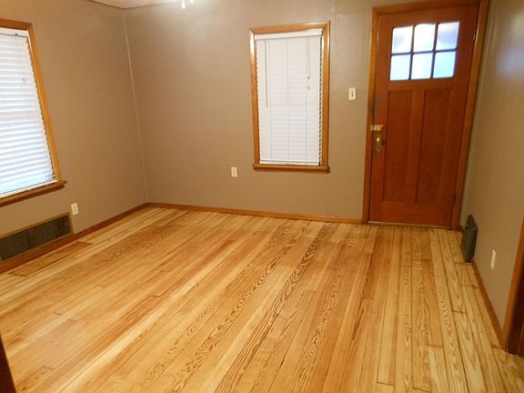 4th image of 528 Golf Ave